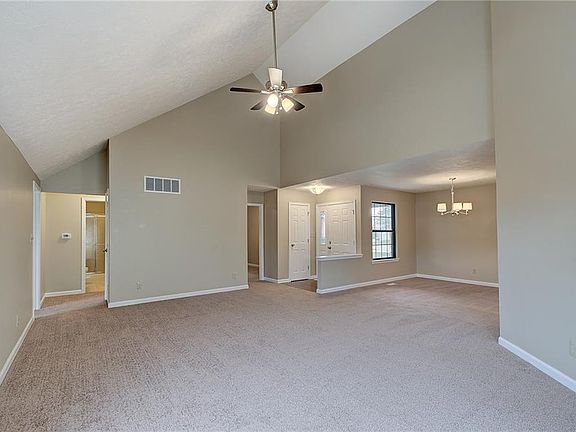 4th image of 10947 N Mount St