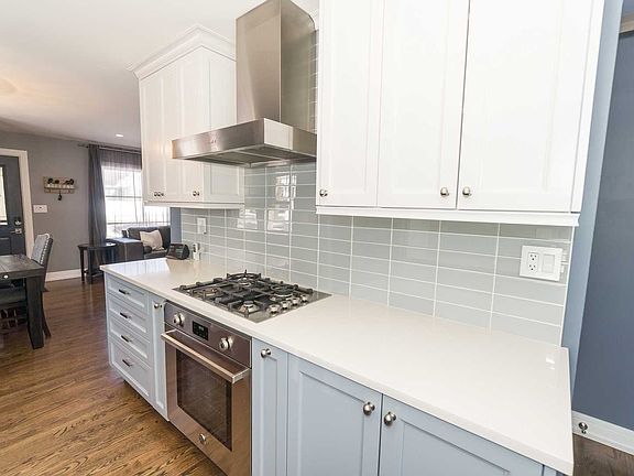 3rd image of 325 W Madison St