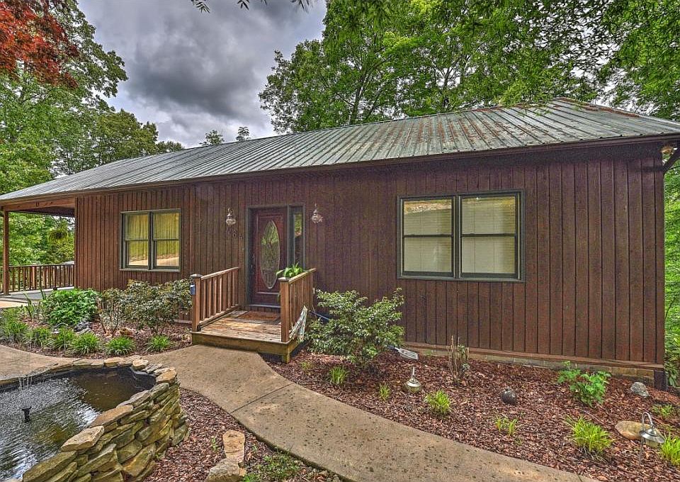 1st image of 484 Lakeside Dr