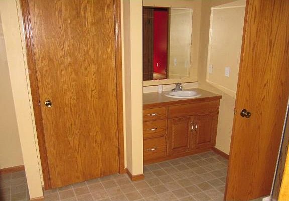 4th image of 38525 Tamworth Ave
