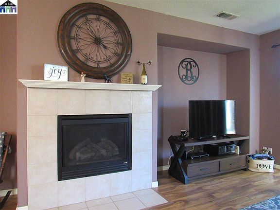 4th image of 240 Cumberland Way