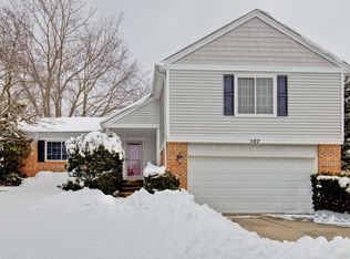 107 Lilac Ln, Buffalo Grove, IL