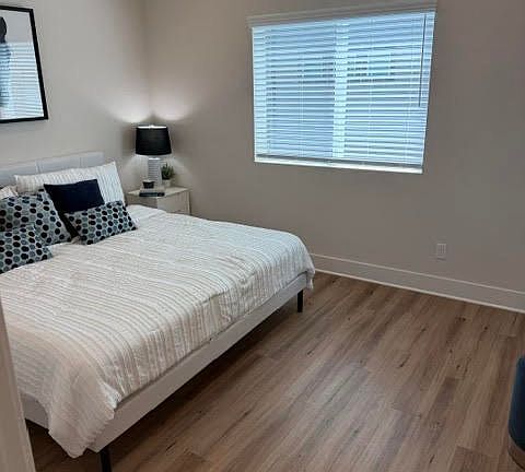 5th image of 18080 Prairie Ave #102