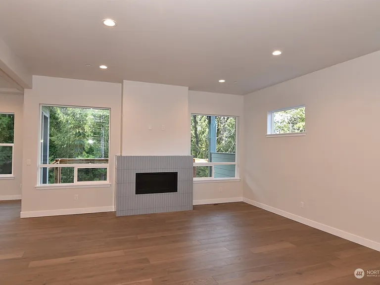 1129 Brookstone Dr — Photo 6