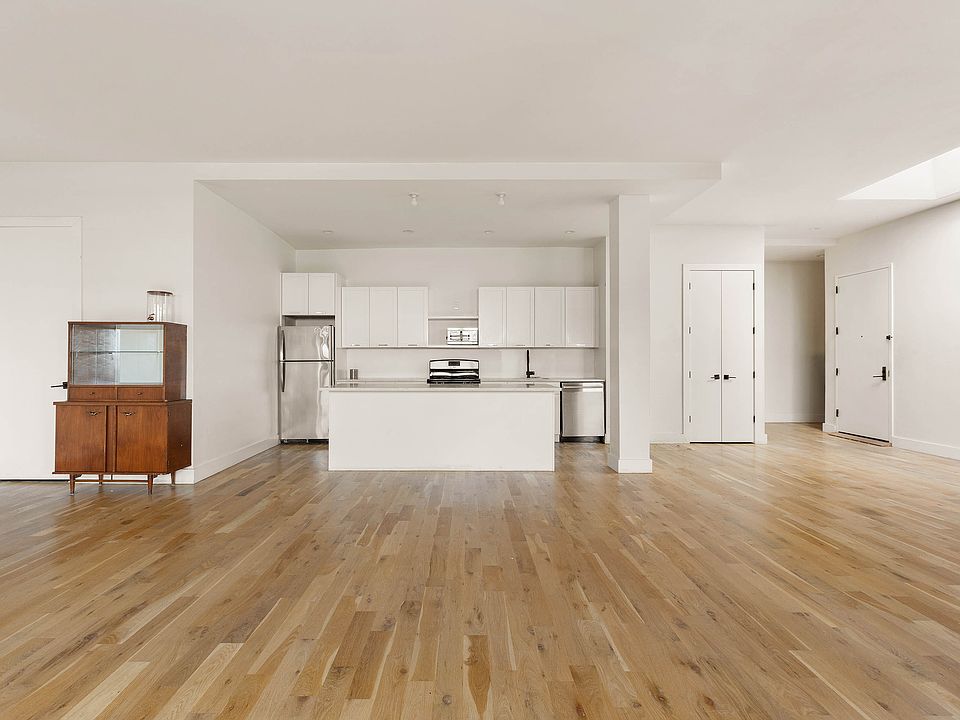1st image of 496 Broadway Floor 3