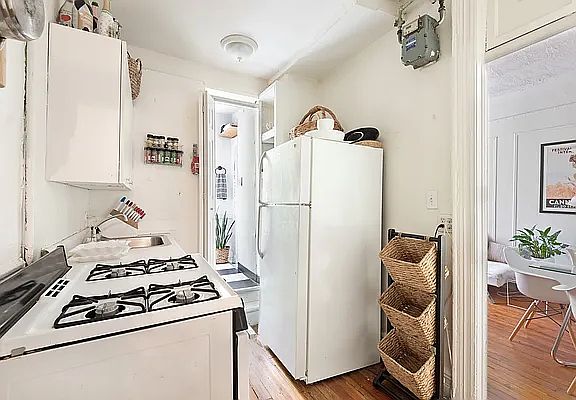 3rd image of 236 E 71st St #4C