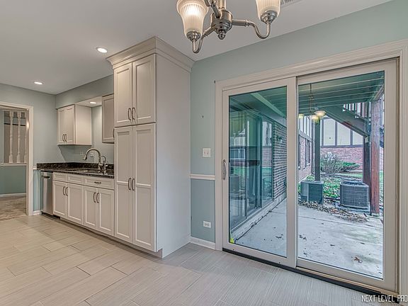 4th image of 423 Ramblewood Dr APT A
