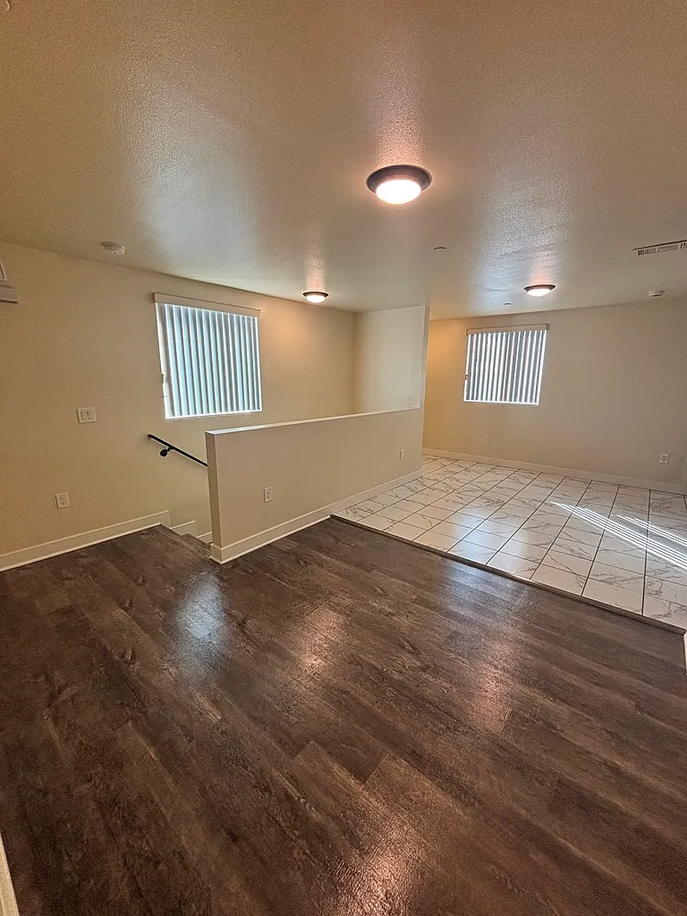 5 bed, 1900 sqft, $3,800 — Photo 3