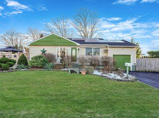 4 Brook Cir, Islip Terrace, NY 11752