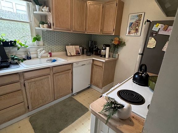 4th image of 2528-2530 Capitol Ave #1306-1308