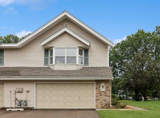 517 Upper Wood Way, Burnsville, MN 55337