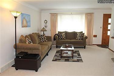 3rd image of 23872 Hedgewood Ave