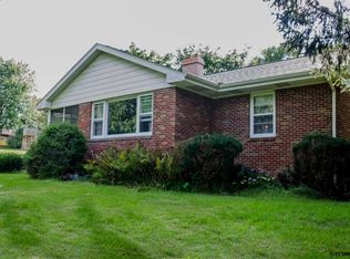 17367 Peru Rd, Dubuque, IA 52001