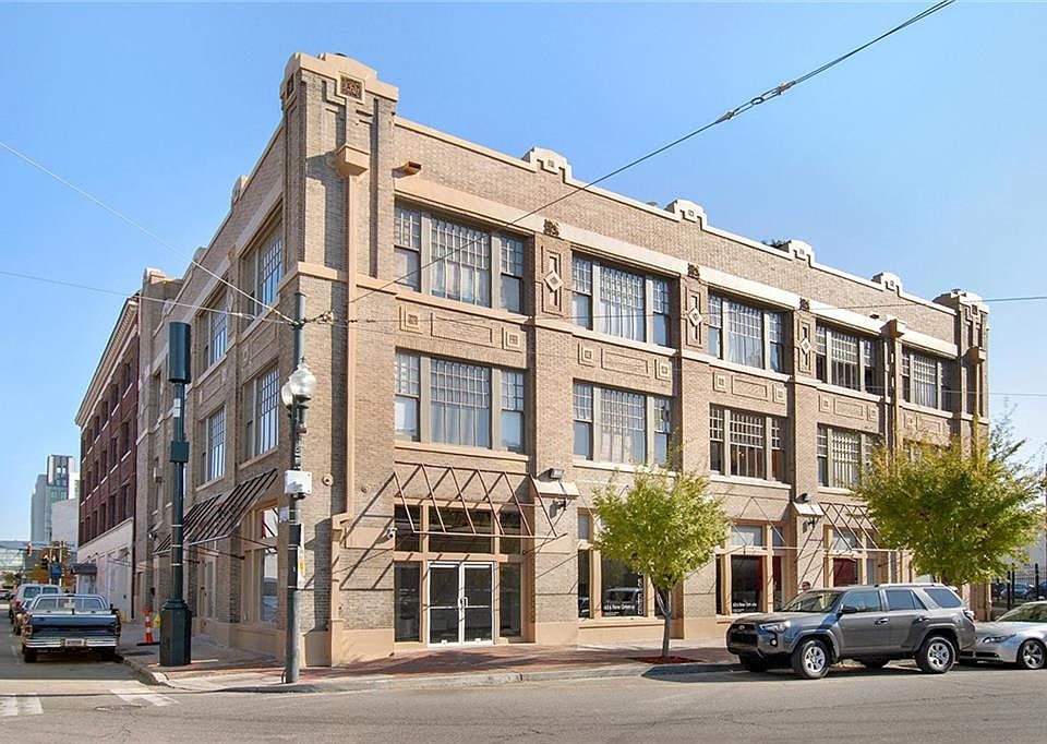 1st image of 1000 Saint Charles Ave #2C