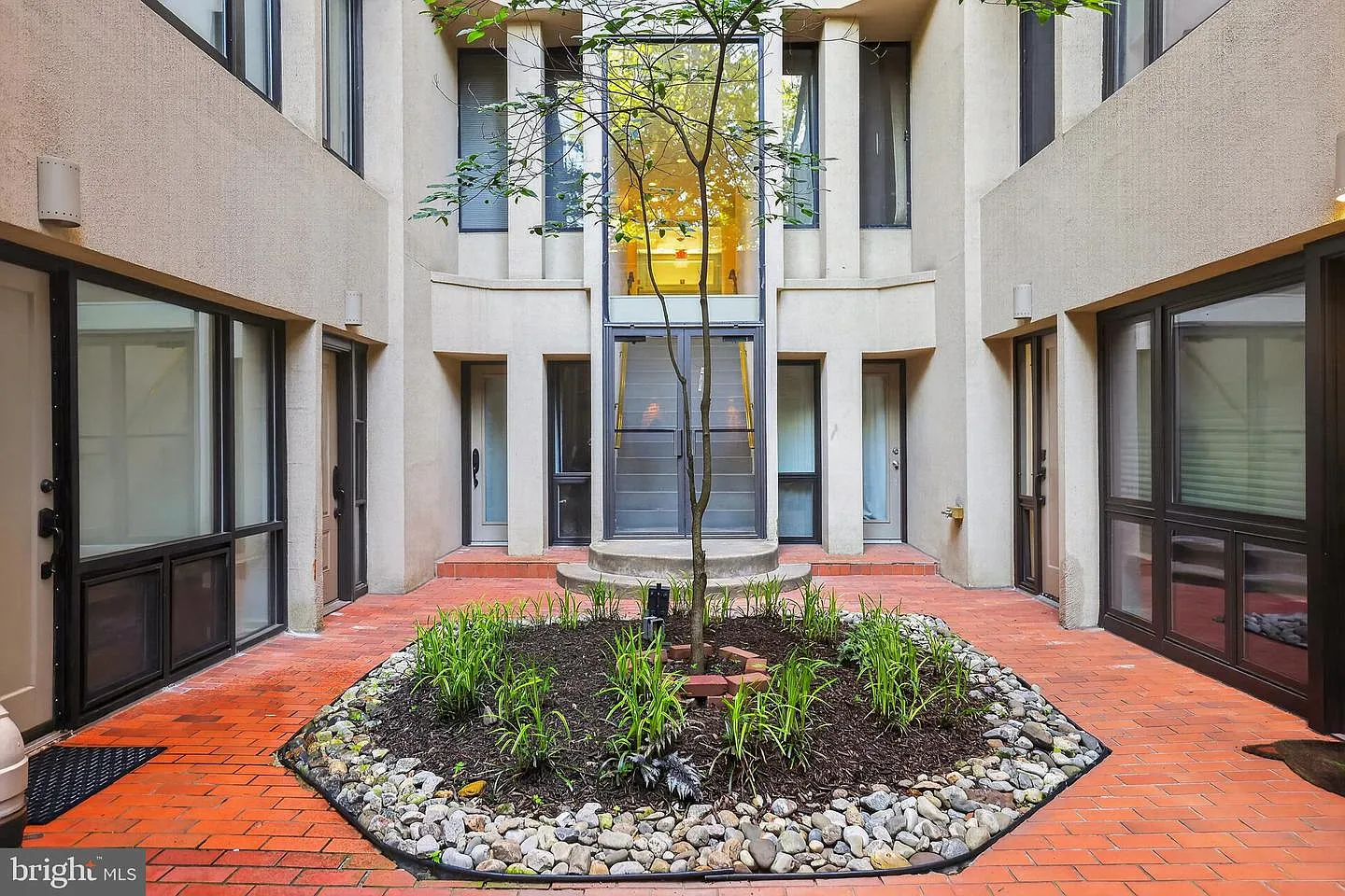 2 bed, 1032 sqft, $5,950 — Photo 3