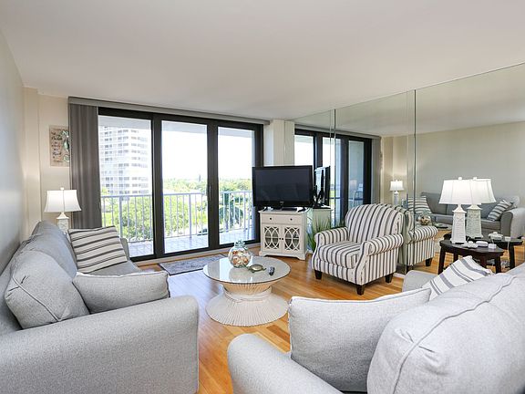 2nd image of 320 Seaview Ct #2