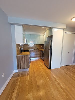 5th image of 2911 12th St #4A