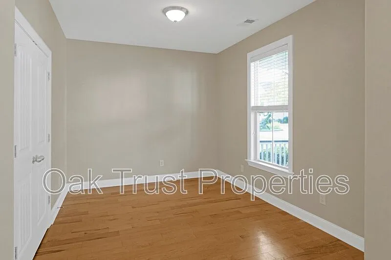 3 bed, 2.5 bath, 1972 sqft, $2,800 — Photo 4