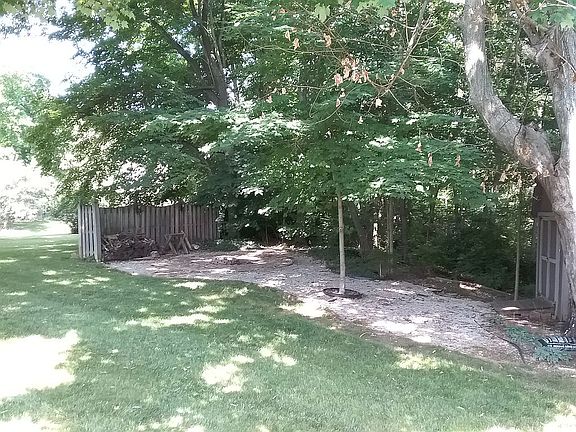 4th image of 7110 Hawthorne Dr