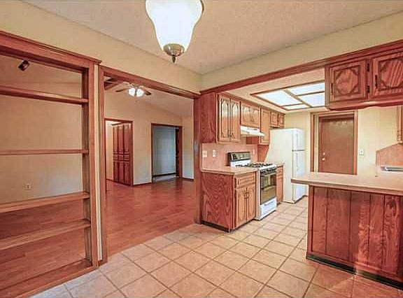 3rd image of 721 N Holli Way