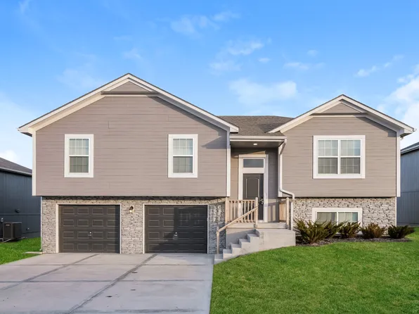 1313 NW Whitney Dr, Grain Valley, MO 64029