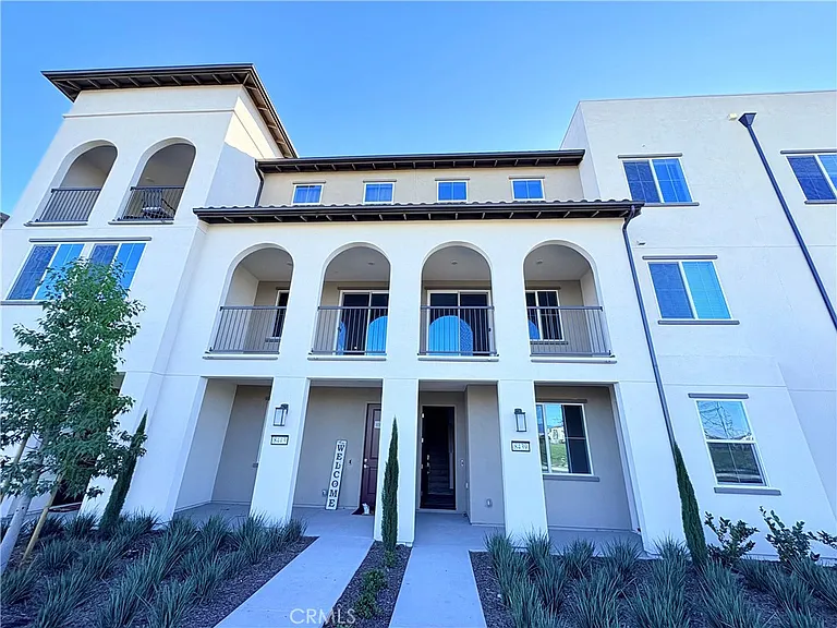 8439 Bickmore Ave #8439 — Photo 9