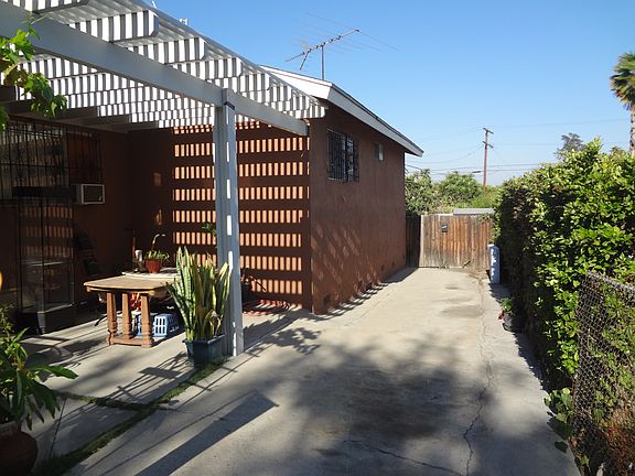 3rd image of 2950 Vaquero Ave