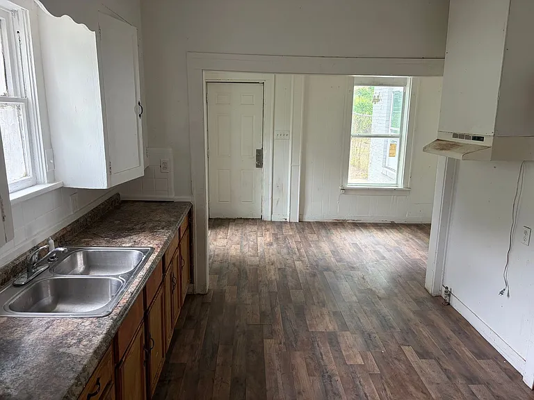 132 E Jordan St — Photo 5
