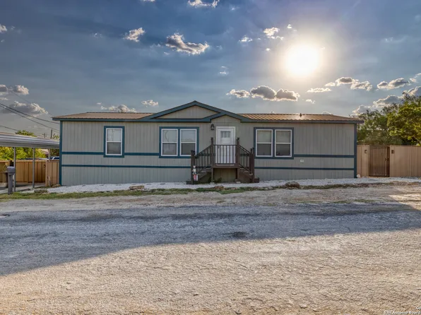 1410 N. 6th St., Carrizo Springs, TX 78834