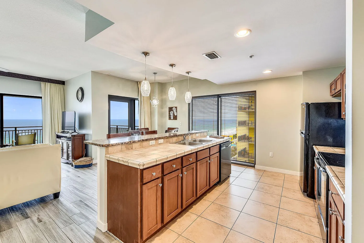 1 bed, 1.0 bath, 796 sqft, $2,728 — Photo 3