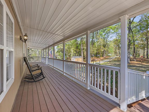 3rd image of 207 Cree Trail