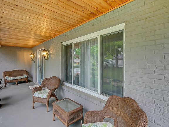 3rd image of 5700 Williamsburg Way
