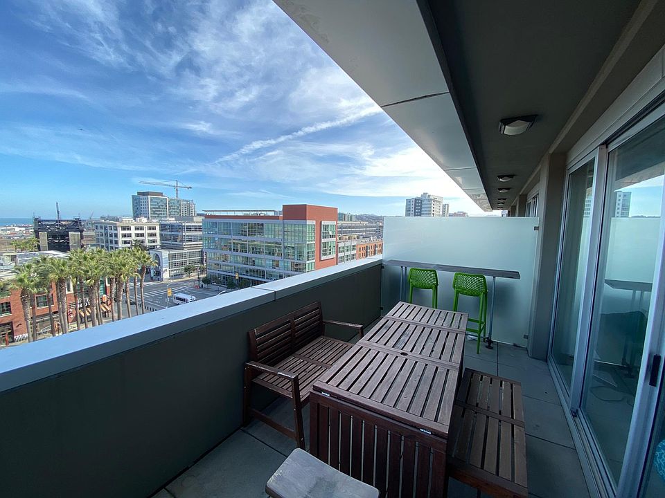1st image of 190 King St Penthouse 3