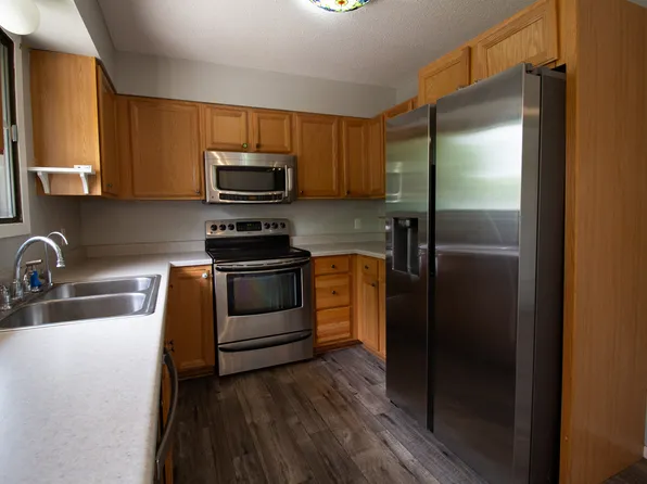 1000 S Lakota Ave, Brandon, SD 57005