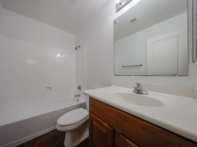 3402 S 82nd Ln — Photo 13