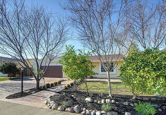 2nd image of 9670 Beachwood Dr