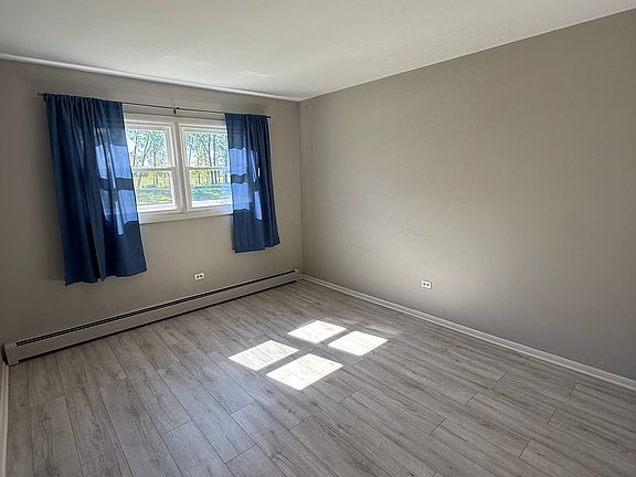 5th image of 7701 S Roberts Rd APT 1W