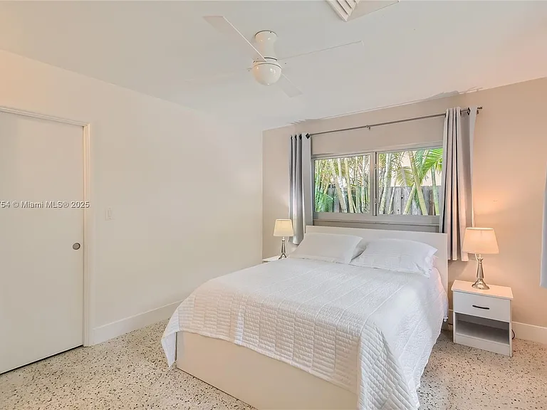 262 Bombay Ave — Photo 26