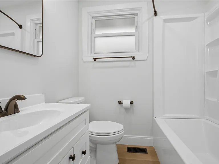 125 Warren St — Photo 7