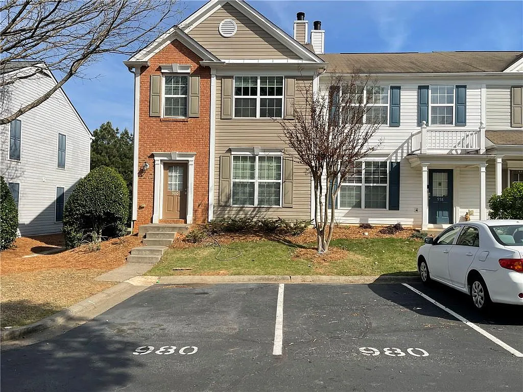 3 bed, 2.5 bath, 1386 sqft, $2,300 — Photo 2