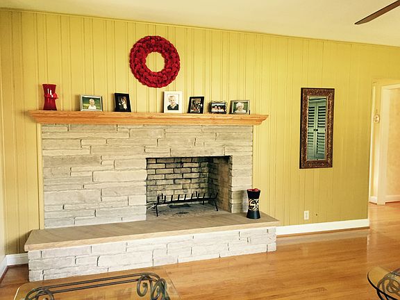 4th image of 1015 Meadowview Dr