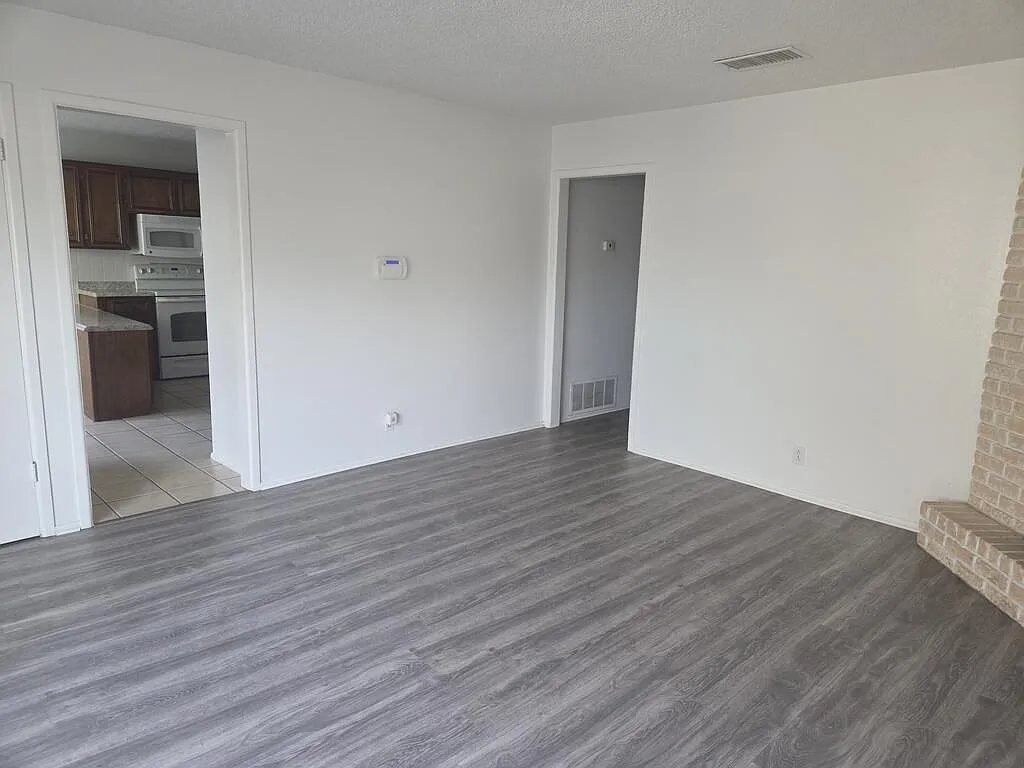 2 bed, 2.0 bath, 1200 sqft, $2,200 — Photo 4