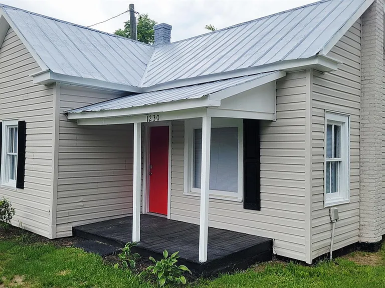 1230 Tank Ct — Photo 2