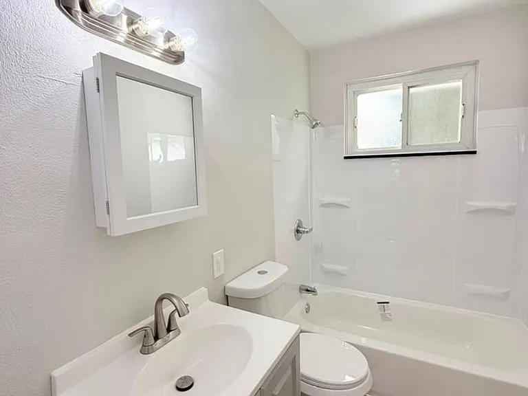 129 Windsor Dr — Photo 11