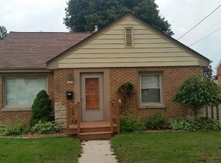 2233 Russell Ln, Manitowoc, WI 54220