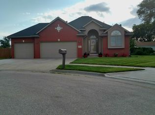 5 Luebbe Dr, Waco, NE 68460