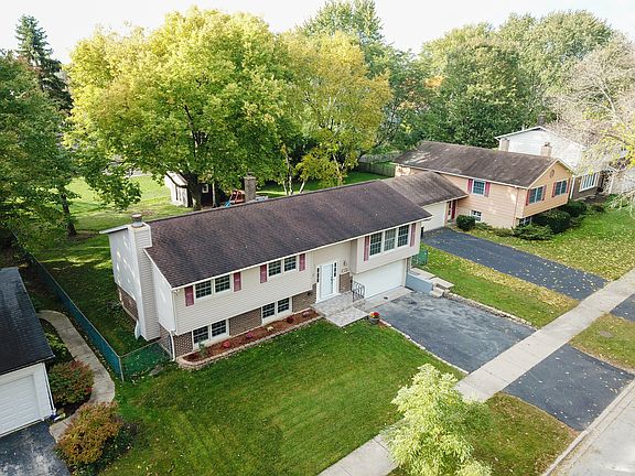 2nd image of 715 W Braeside Dr
