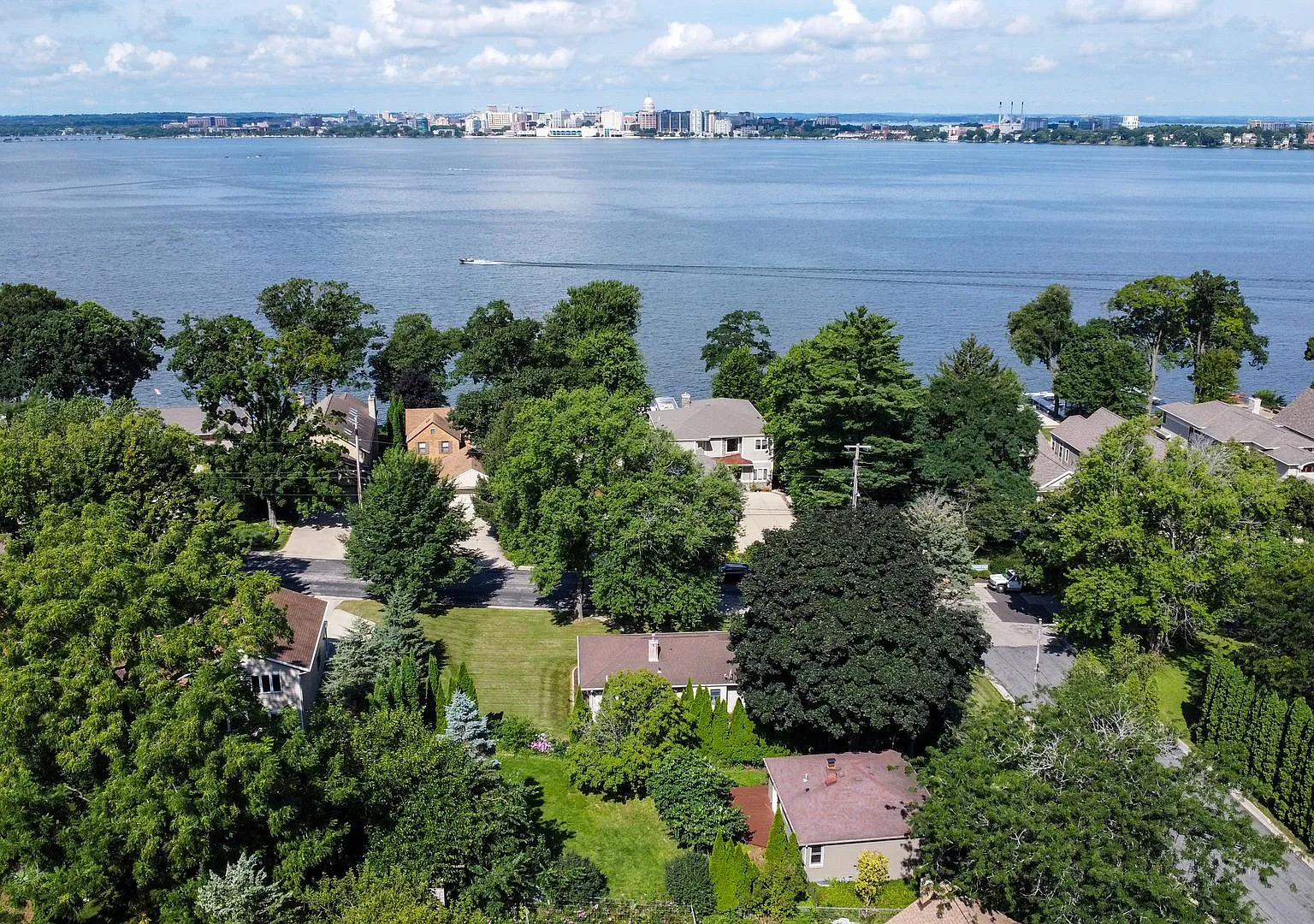 Charming 2-bed/1-bath Steps From Lake Monona — Photo 1