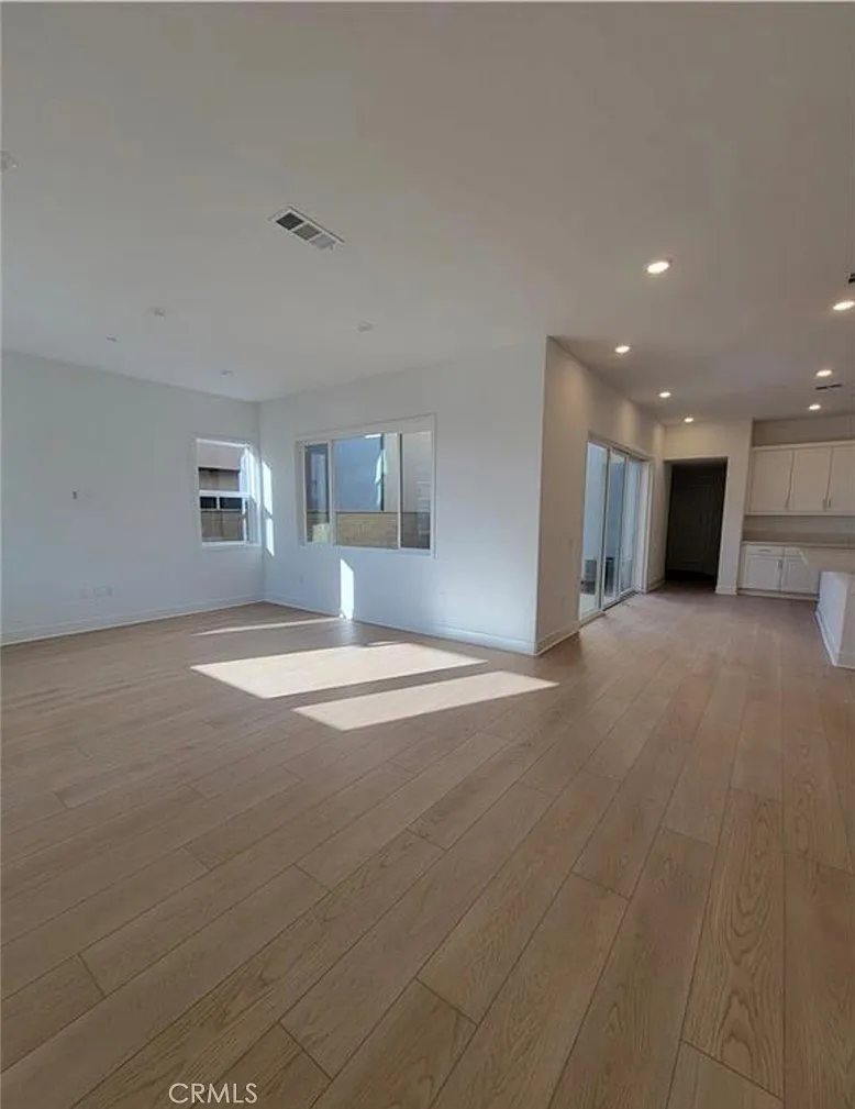 4 bed, 6.0 bath, 3000 sqft, $6,000 — Photo 4