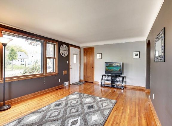 3rd image of 5600 38th Ave S